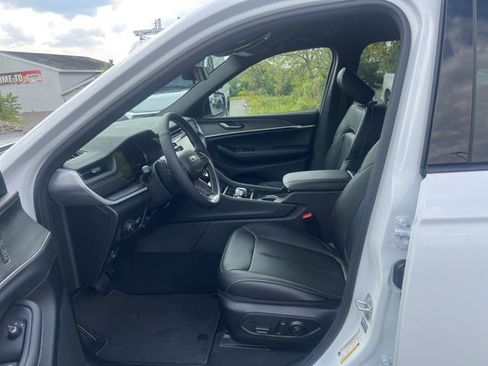 New 2025 Jeep Grand Cherokee L Limited w/ Black Appearance Package image 17