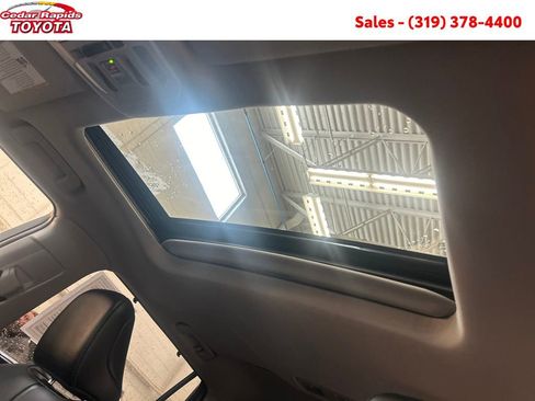 Certified 2022 Toyota Highlander Limited image 24