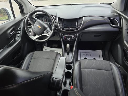Used 2020 Chevrolet Trax LT w/ LT Convenience Package image 10