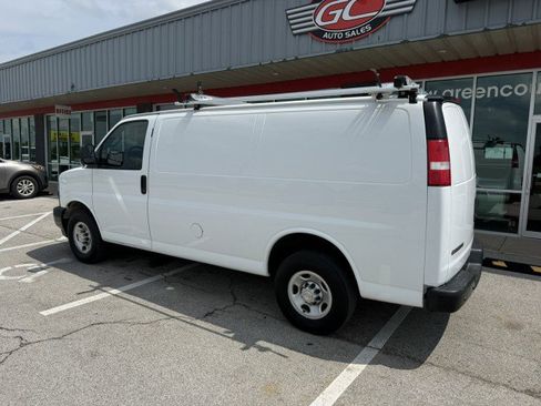Used 2022 Chevrolet Express 2500 w/ Driver Convenience Package RWD image 4