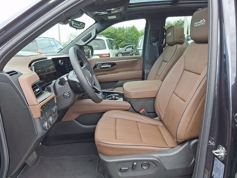 Used 2026 Chevrolet Tahoe High Country w/ Sun And Tow Package AWD/4WD image 12