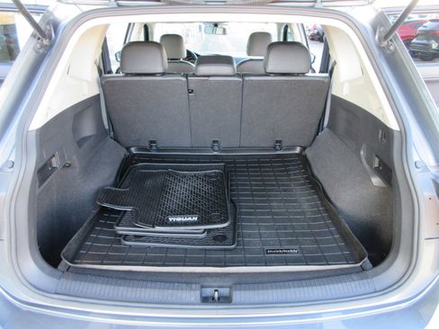 Used 2018 Volkswagen Tiguan SE w/ Panoramic Sunroof Package image 49