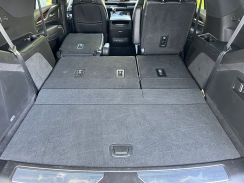Used 2021 Cadillac Escalade Premium Luxury AWD/4WD image 21