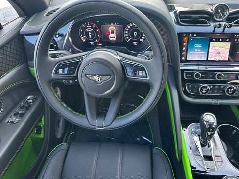 New 2025 Bentley Bentayga image 16