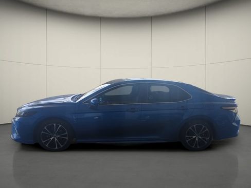 Used 2020 Toyota Camry SE w/ Carpet Mat Package FWD image 4