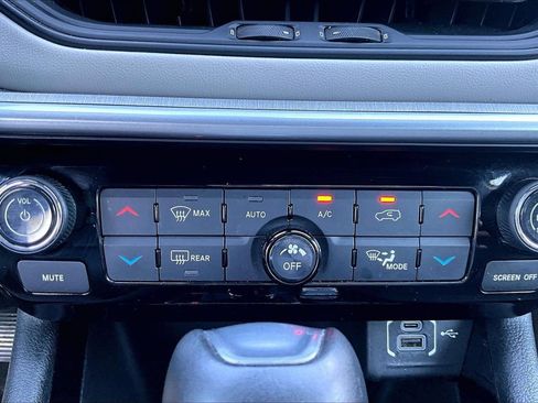 Used 2025 Jeep Compass Limited AWD/4WD image 16