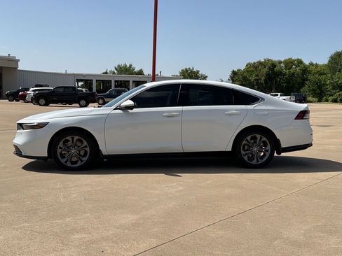 Used 2023 Honda Accord EX-L image 2