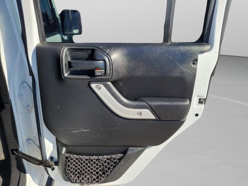 Used 2017 Jeep Wrangler Unlimited Sahara w/ Max Tow Package image 6