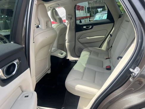 Used 2018 Volvo XC60 T6 Momentum w/ Convenience Package AWD/4WD image 29