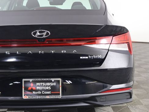 Used 2023 Hyundai Elantra Blue w/ Winter Weather Package image 16