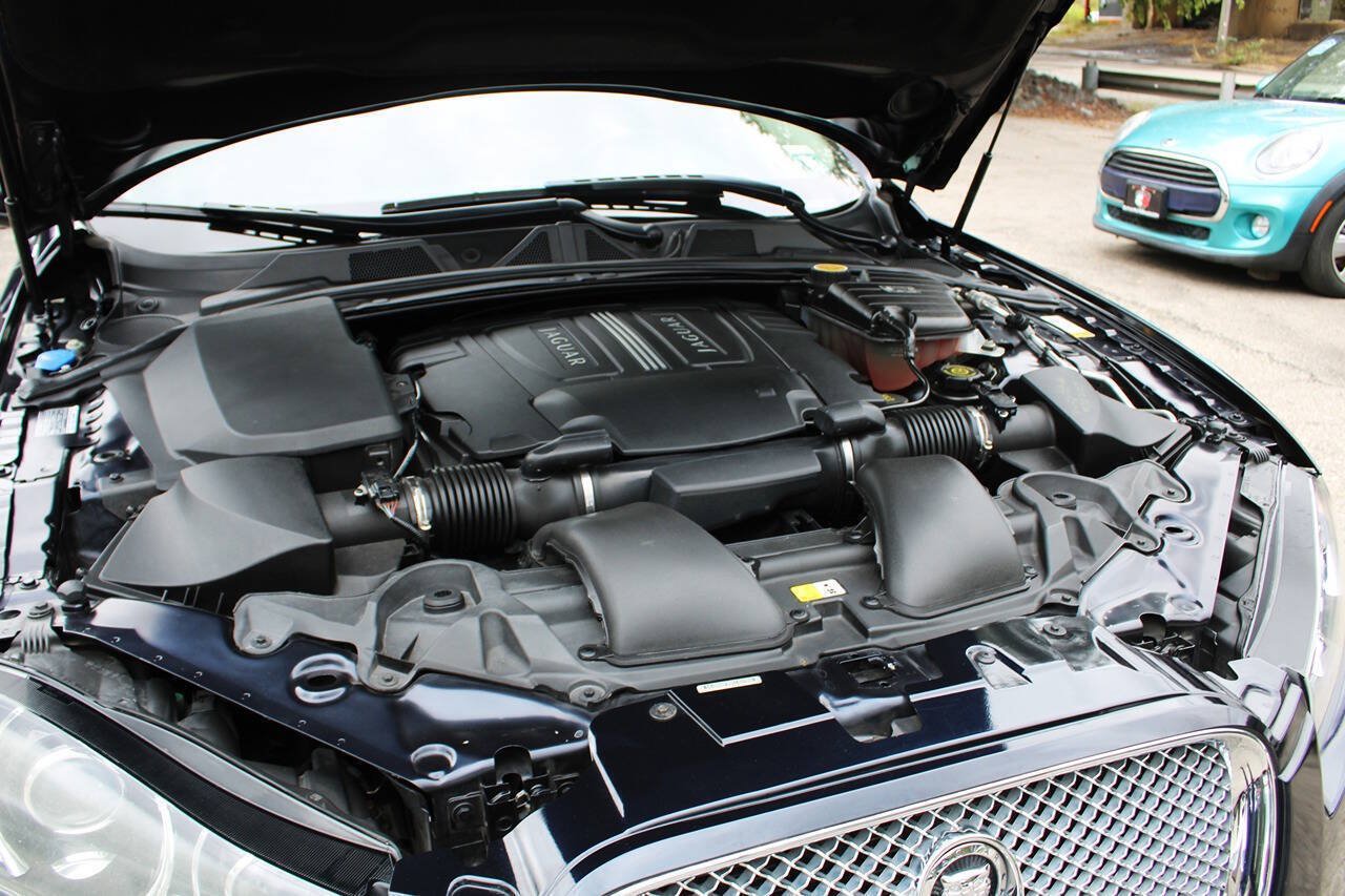 Used 2012 Jaguar XF RWD image 14
