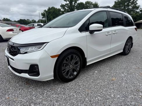 Used 2025 Honda Odyssey Touring image 2