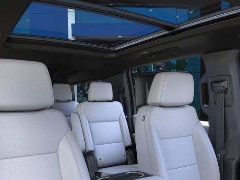 New 2025 Chevrolet Suburban Premier image 26