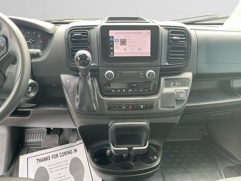 Used 2024 RAM ProMaster 2500 w/ Convenience Group FWD image 11