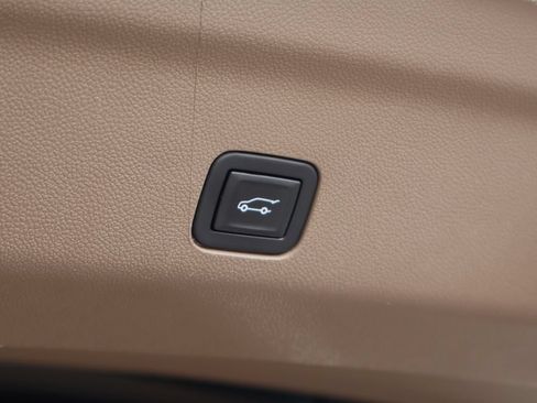 Certified 2022 GMC Yukon XL Denali w/ Denali Ultimate Package RWD image 32