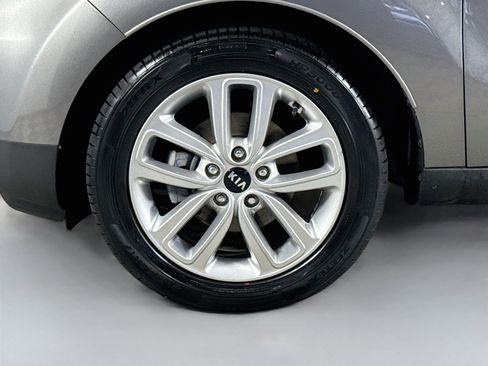 Used 2017 Kia Soul + w/ Primo Package FWD image 38