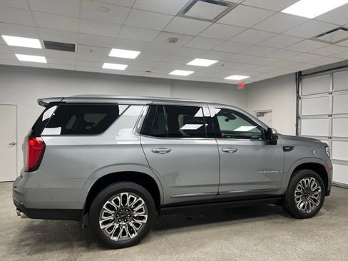 Used 2024 GMC Yukon Denali Ultimate AWD/4WD image 12