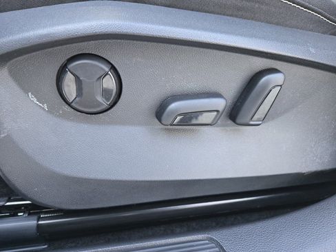 New 2024 Volkswagen Taos SE image 24