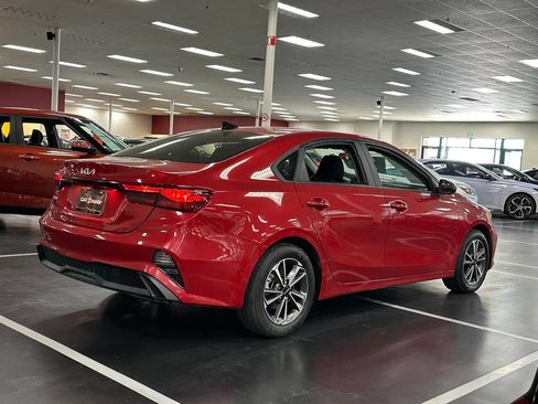 Used 2023 Kia Forte LXS w/ LXS Technology Package FWD image 7