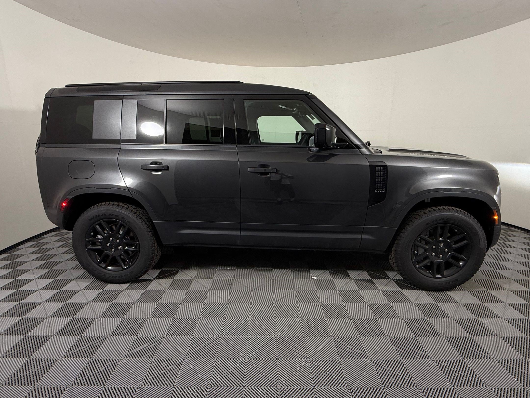 New 2026 Land Rover Defender 110 S AWD/4WD image 8