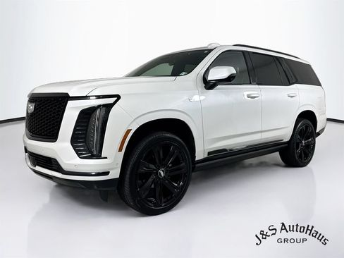 Used 2025 Cadillac Escalade Sport Platinum AWD/4WD image 3