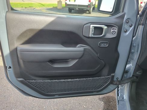 New 2025 Jeep Gladiator Sport image 31