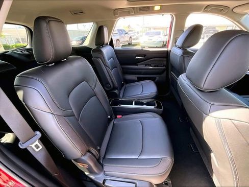 Certified 2025 Nissan Pathfinder SL w/ SL Premium Package FWD image 21