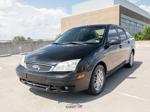 Used 2005 Ford Focus S FWD image 2