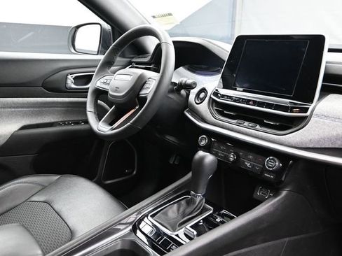 New 2025 Jeep Compass Latitude w/ Sun & Sound Group image 11