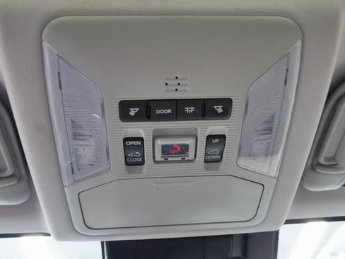 Used 2021 Toyota RAV4 XLE Premium image 29