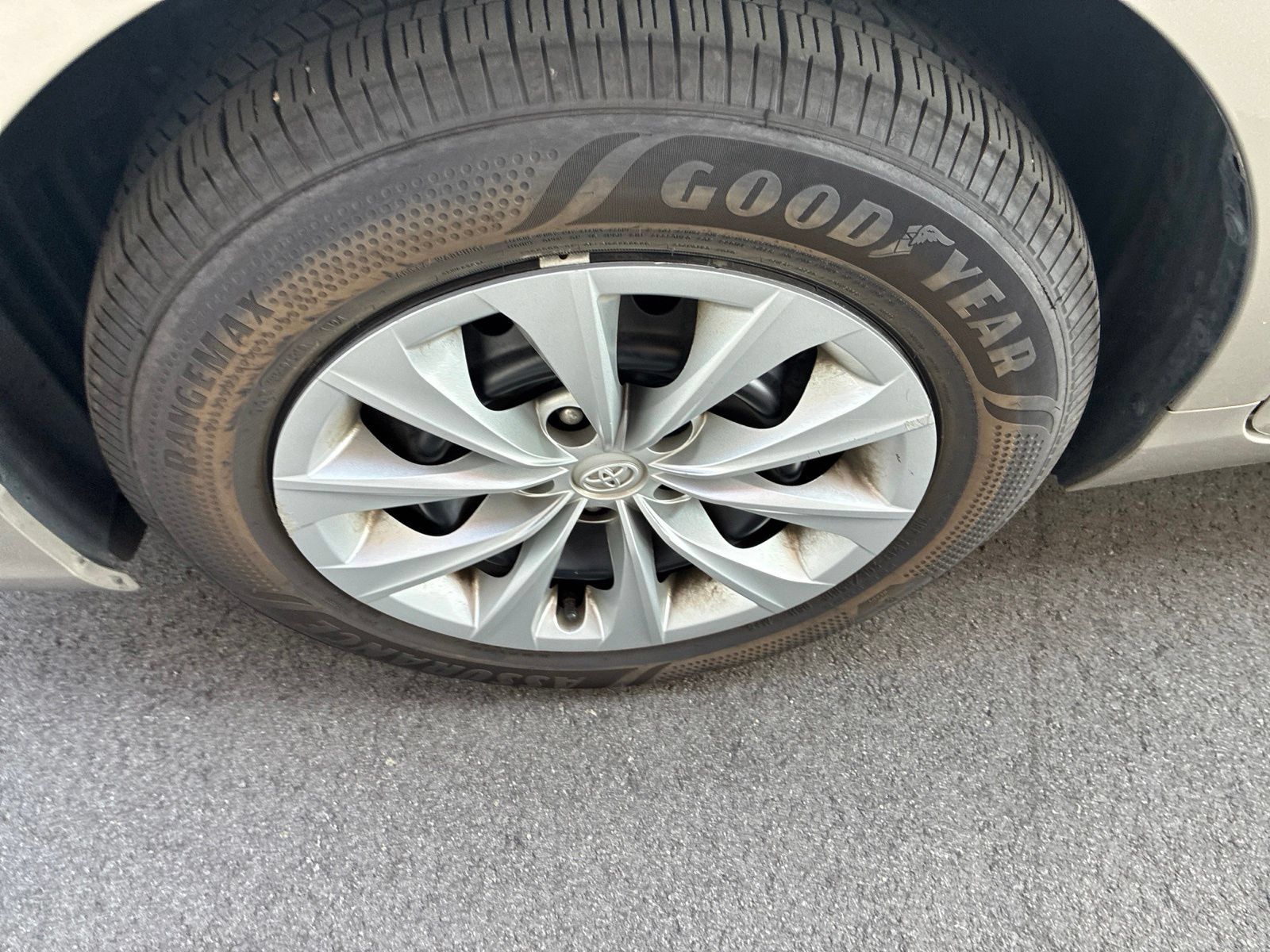 Used 2017 Toyota Camry LE FWD image 25