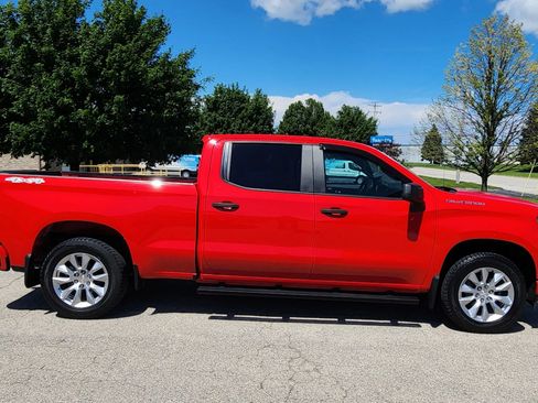 Used 2019 Chevrolet Silverado 1500 Custom w/ Custom Value Package AWD/4WD image 9