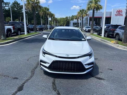 Used 2025 Toyota Corolla SE FWD image 3