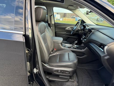 Used 2019 Chevrolet Traverse LT w/ LT Premium Package AWD/4WD image 20