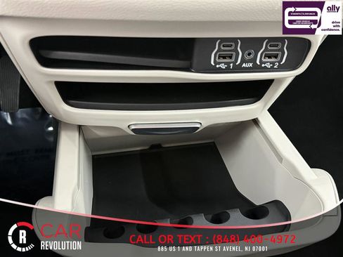 Used 2024 Chrysler Pacifica Touring-L FWD image 25