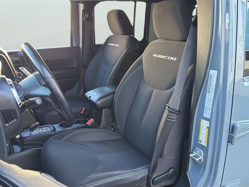 Used 2015 Jeep Wrangler Unlimited Rubicon image 12