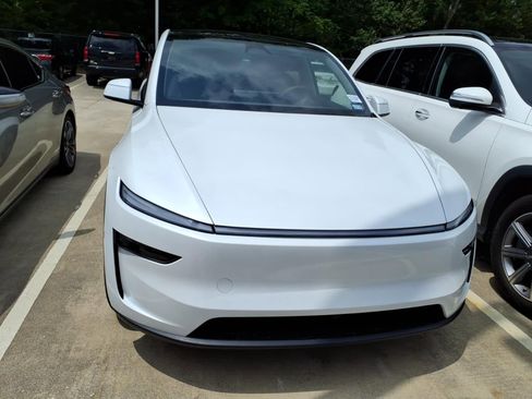 Used 2026 Tesla Model Y 2WD image 3