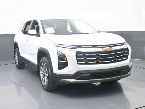 Used 2026 Chevrolet Equinox LT FWD image 9