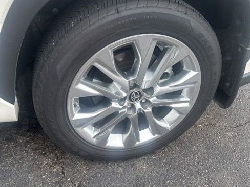 Used 2021 Toyota Highlander Limited image 21