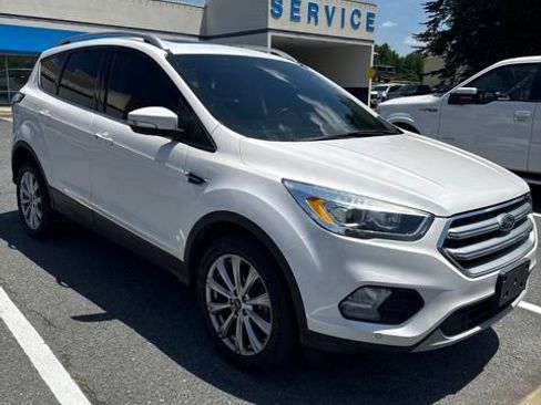 Used 2017 Ford Escape Titanium w/ Equipment Group 301A AWD/4WD image 4