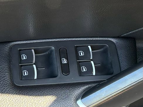 Used 2017 Volkswagen Passat 1.8T SE image 32