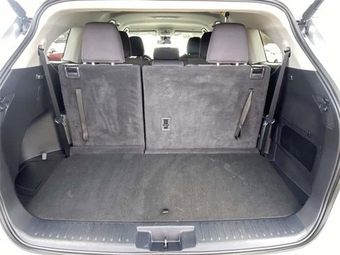 Used 2024 Toyota Highlander LE image 9