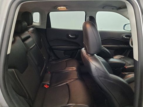Used 2018 Jeep Compass Latitude FWD image 19