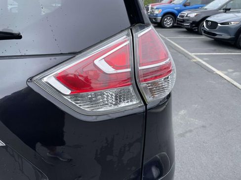 Used 2016 Nissan Rogue SV w/ SV Premium Package image 18