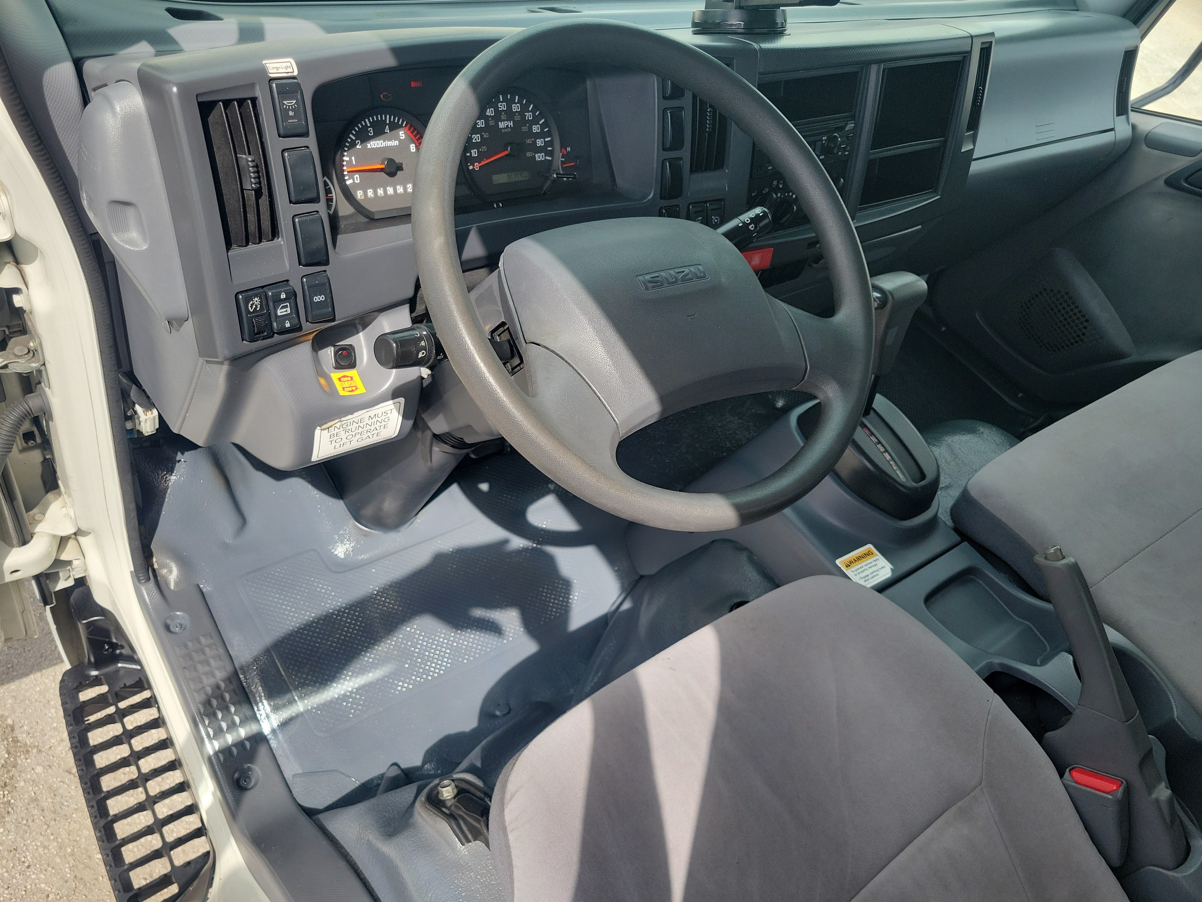 Used 2018 Isuzu NPR RWD image 21