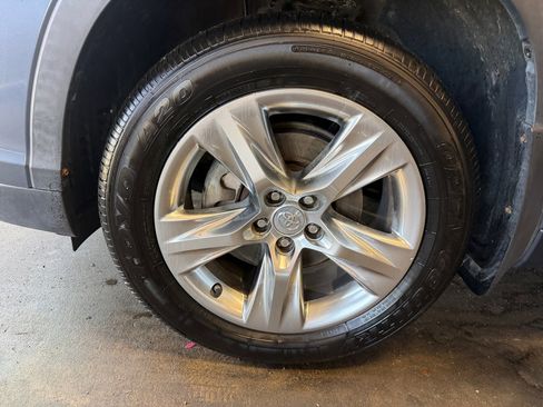 Used 2015 Toyota Highlander Limited AWD/4WD image 31