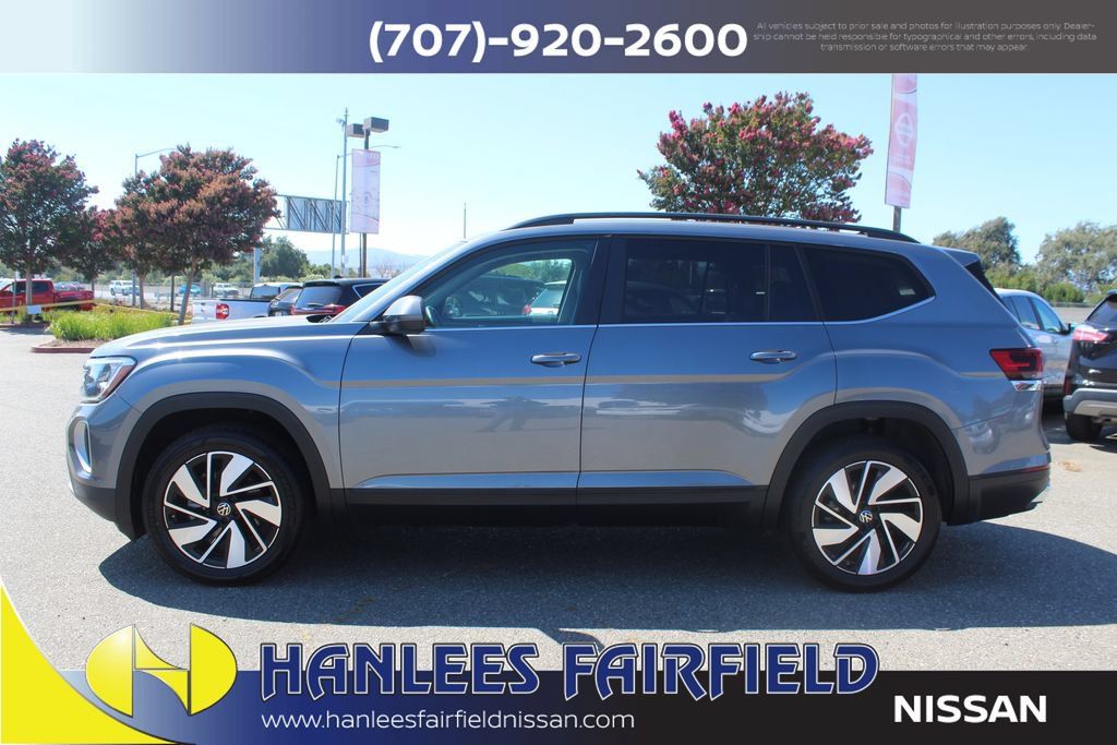 Used 2025 Volkswagen Atlas SE FWD image 2