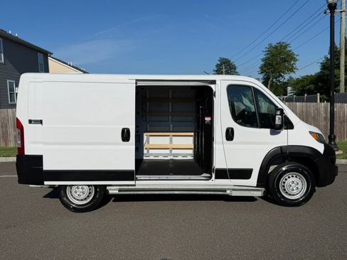 Used 2025 RAM ProMaster 2500 w/ U-Haul Equipment Group FWD image 25