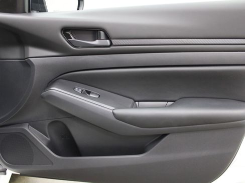 Used 2025 Nissan Altima 2.5 S FWD image 25