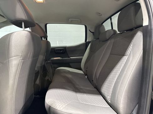 Certified 2022 Toyota Tacoma SR5 AWD/4WD image 15